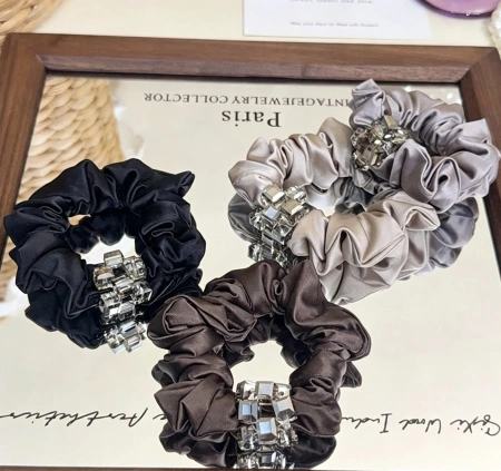 Korean-style satin square water diamond small intestine ring, high-elasticity hair tie band, versatile and won't damage hair, high-end hair accessory Korean-style satin square water diamond small intestine ring, high-elasticity hair tie band, versatile and won't damage hair, high-end hair accessory